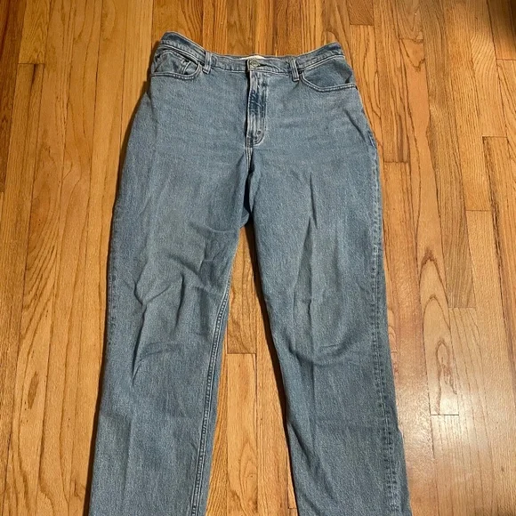 Abercrombie Curve Love 90s Straight Jean - Picture 2 of 4